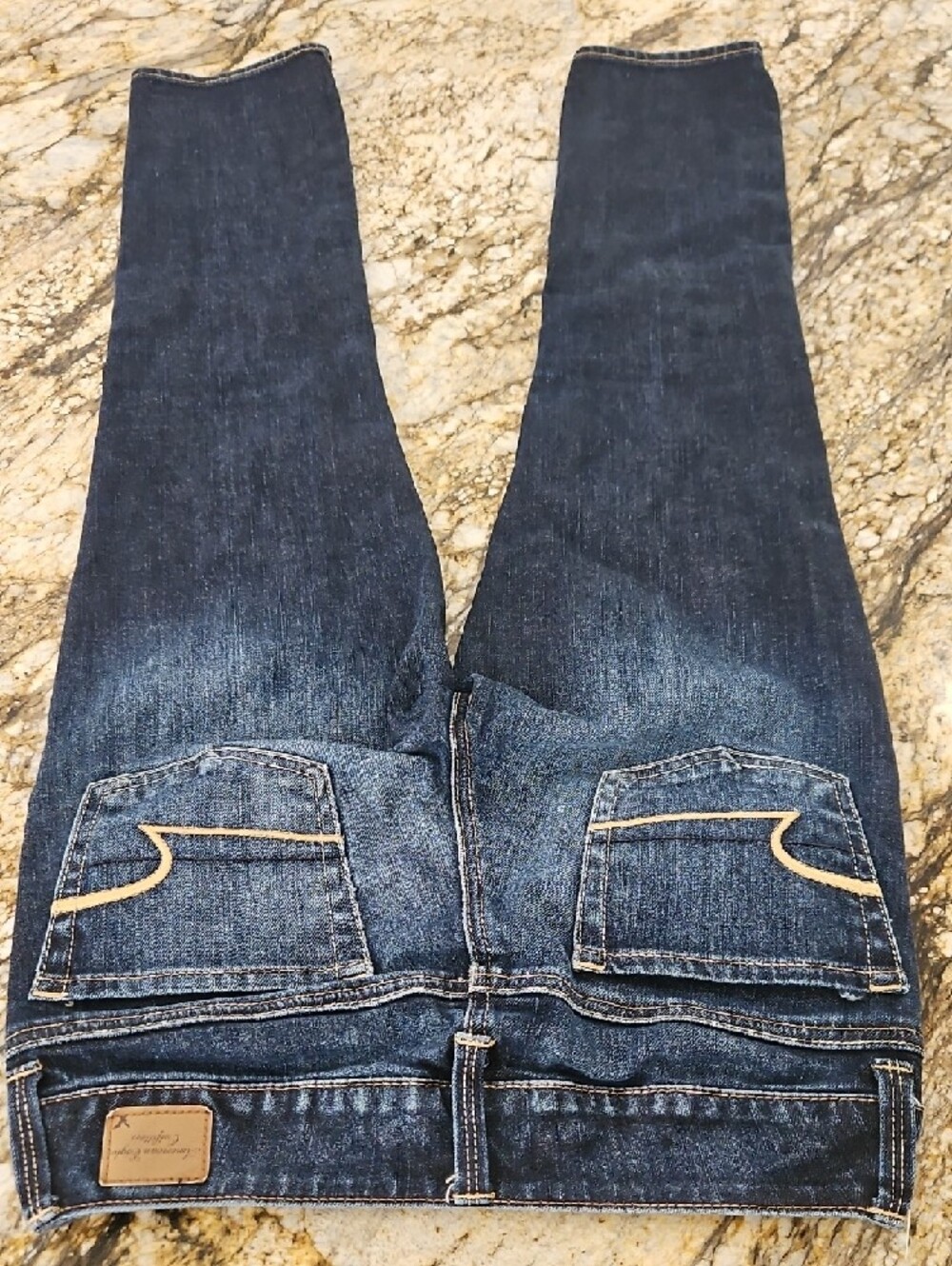 American Eagle Dark Distressed Blue Jeans. Size 2 Inseam 25" Rise 5.5" - Picture 2 of 8
